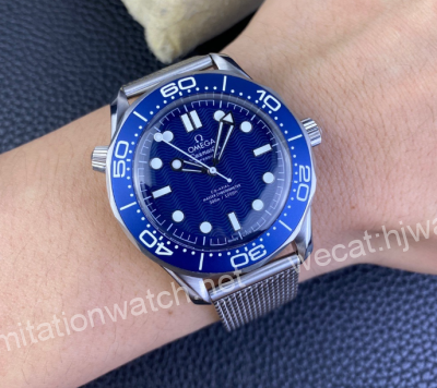 VS厰新品，42mm，裝載獨家8806機芯，歐米茄藍盤無瞰赴死007